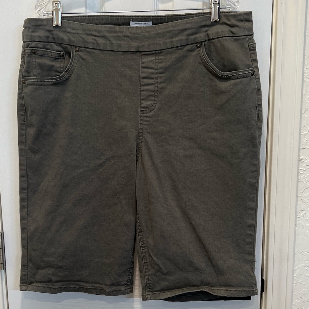 Westbound Elastic Mid Rise Pull-On Shorts Size 16 Olive Green